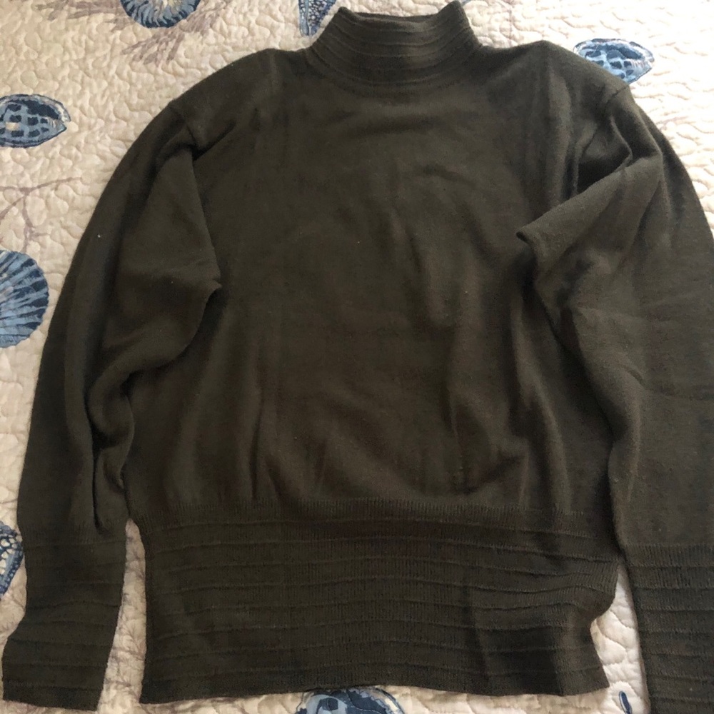 Pullover sweater